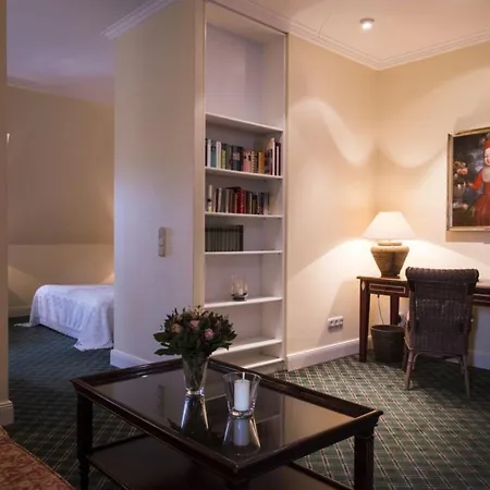 Herrenhaus 13 *