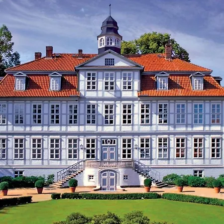 Herrenhaus 13 *
